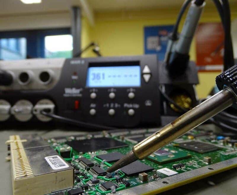 De Certified PIEK Operator – Kwaliteitscriteria voor het solderen, de nabewerking, wijziging en reparatie van printplaten training en certificering is geschikt voor de volgende doelgroep: Certified PIEK Operator – Kwaliteitscriteria voor het solderen, de nabewerking, wijziging en reparatie van printplaten training en certificering
